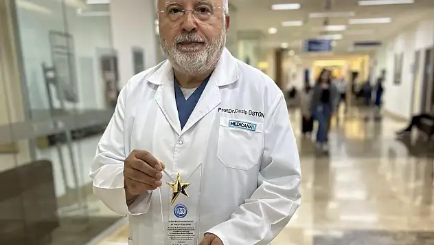 Mesleğinin 40. yılında Prof. Dr. Üstün'e 'Yaşam Boyu Başarı Ödülü'
