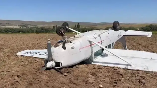 Aksaray'da eğitim uçağı düştü, pilotlar sağ kurtuldu