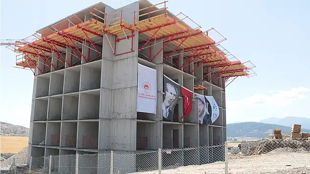 Depremzedeler için mesai sürüyor, konutlar yükseliyor