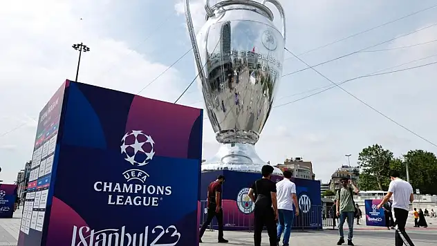 Inter taraftarından Hakan Çalhanoğlu'na sevgi gösterisi