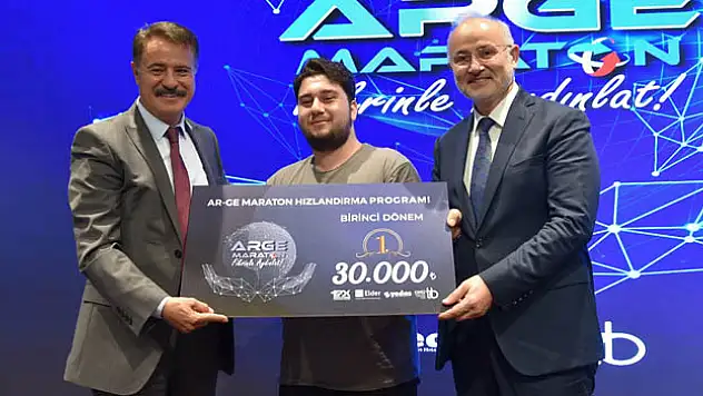 AR-GE Maraton Finali: Öğrenci, akademisyenleri geçip birinci oldu
