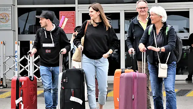 Antalya'ya havayoluyla gelen turist sayısı 4 milyonu geçti