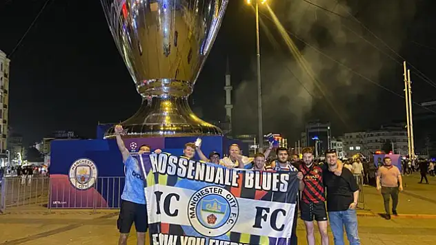 Taksim'de Manchester City taraftarlarının şampiyonluk coşkusu