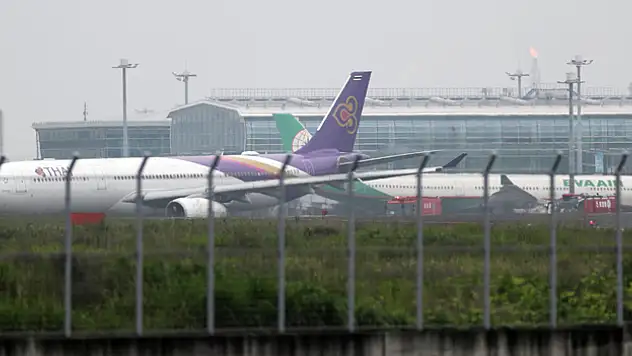 Japonya'da iki yolcu uçağı birbirine temas etti, pist kapatıldı