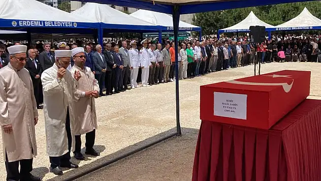 Mersinli şehidi binlerce kişi uğurladı