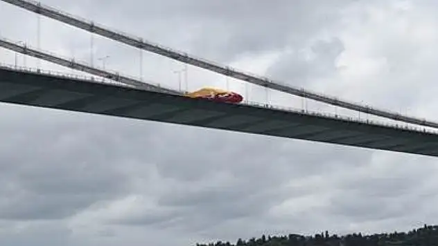 Şampiyon Galatasaray'ın bayrakları İstanbul Boğazı'nda dalgalanıyor