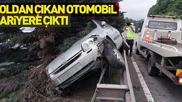 Samsun'da yoldan çıkan otomobil bariyere çıktı