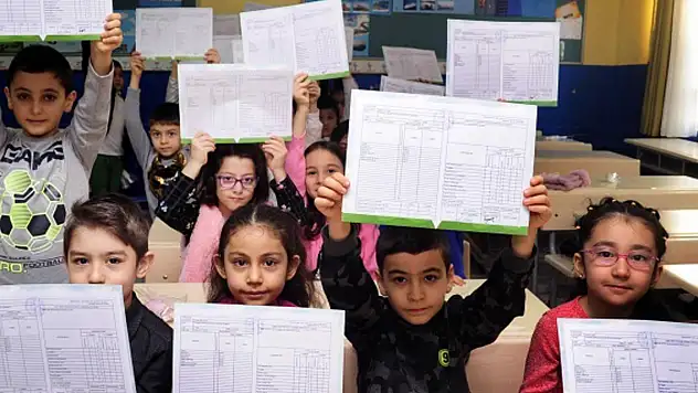 19 milyon öğrenci yarın karne alacak