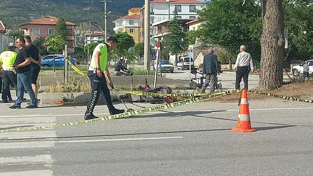 Elektrikli bisiklet ile motosiklet çarpıştı: 4 yaralı