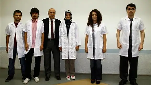Doktor adayları önlükleri giydi