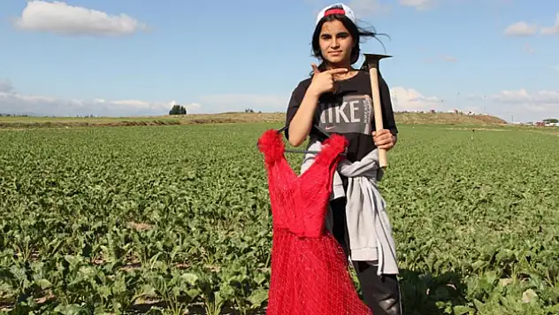 Mezuniyet elbisesi için tarlada çalışan 13 yaşındaki Narin'in hayalini gerçekleştirdiler