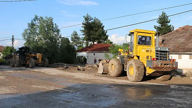 Havza'da sel sonrası yol bakım, onarım ve temizlik çalışmaları sürüyor