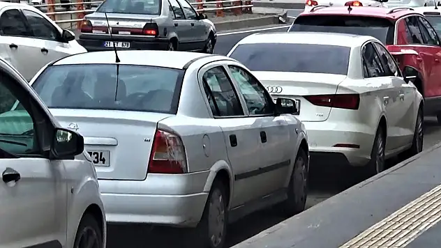 Bayram tatilinde araç kiralayanlar dikkat: Dolandırıcılar piyasada