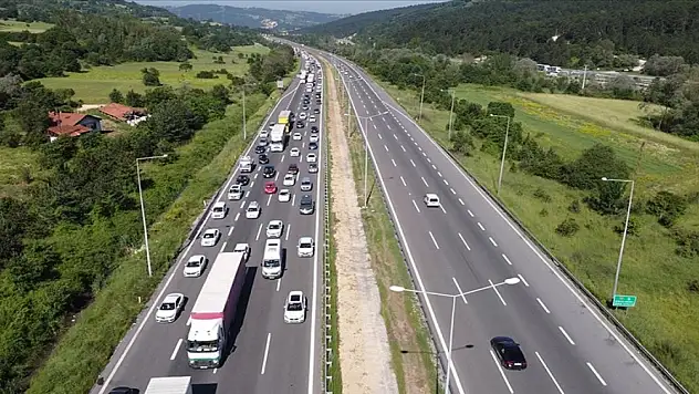 Yollarda bayram yoğunluğu başladı