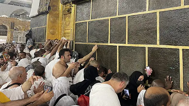 Beytullah'a yüz sürmek hacıların en büyük hayali