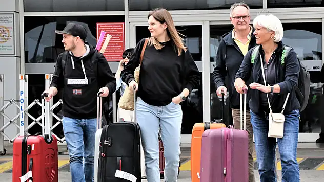 Antalya'ya hava yoluyla gelen turist sayısı 5 milyonu geride bıraktı