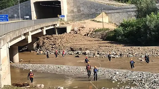 Giresun'un Duroğlu beldesindeki selde kaybolan şahsı arama çalışmaları devam ediyor
