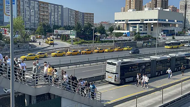 İstanbul sıra dışı bir pazartesiye uyandı