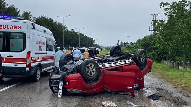 Samsun'da lastiği patlayan araç takla attı: 1 ölü, 4 yaralı