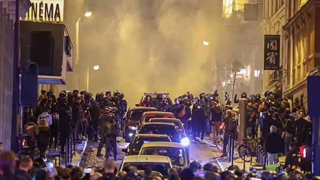 Paris'te belediye başkanının evine saldırı