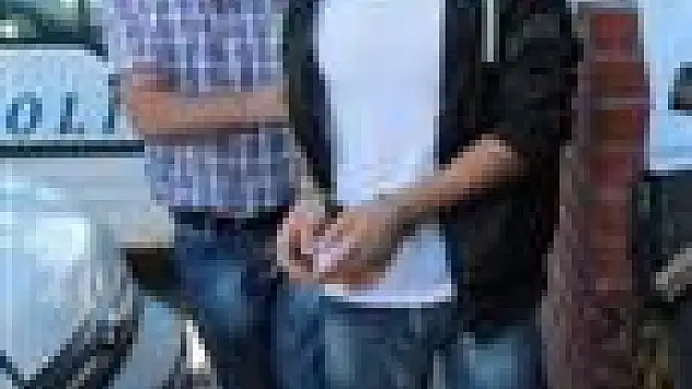 Bahçede silahla yakalandı