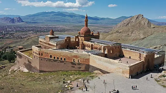 İshak Paşa Sarayı bayram tatilinde yaklaşık 40 bin ziyaretçiyi ağırladı