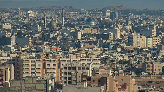 İran'da hava sıcaklığı 50 dereceyi gördü