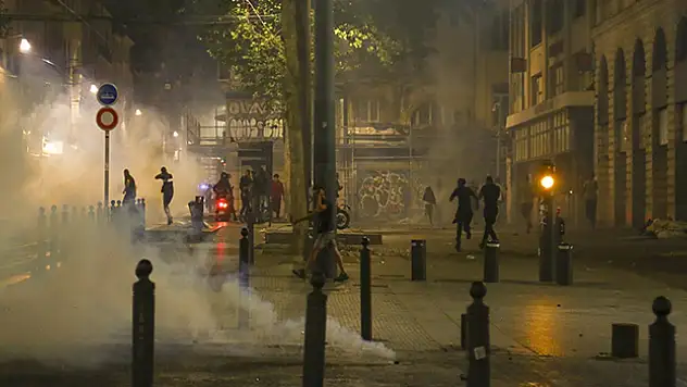 Fransa'daki protestoların 6. gecesinde 157 kişi gözaltına alındı