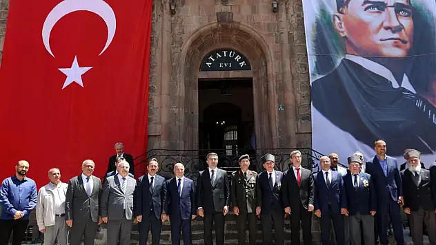 Başkan Sekmen Milli Mücadele meşalesi Erzurum'dan yakıldı