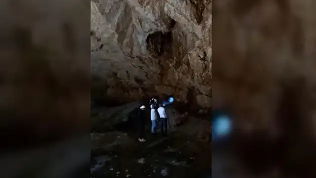 Buz mağarasında 80 metrelik çukura düşen şahıs hayatını kaybetti, düşme anı kameraya yansıdı