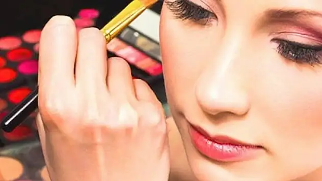 Kozmetik ürünleri göz sağlığına uygun kullanmanın yolları