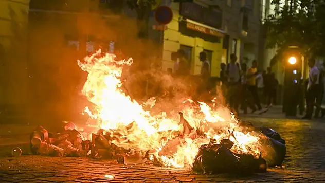 Fransa'daki gösterilerde gözaltılar sürüyor