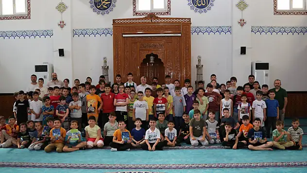30 gün camiye giden çocuklara Çanakkale gezisi, tablet ve bisiklet hediyesi