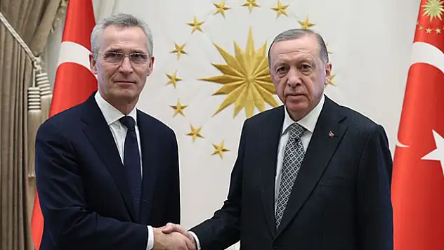 Cumhurbaşkanı Erdoğan NATO Genel Sekreterlik görevi uzatılan Stoltenberg'i tebrik etti