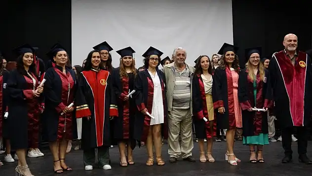 50'li yaşlarda üniversiteyi dereceyle bitirdiler