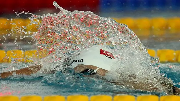 Milli yüzücülerden, Avrupa Gençler Yüzme Şampiyonası'nda 1 altın 2 bronz madalya