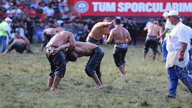 Kırkpınar'da ikinci günün son müsabakası 2,5 saat sürdü