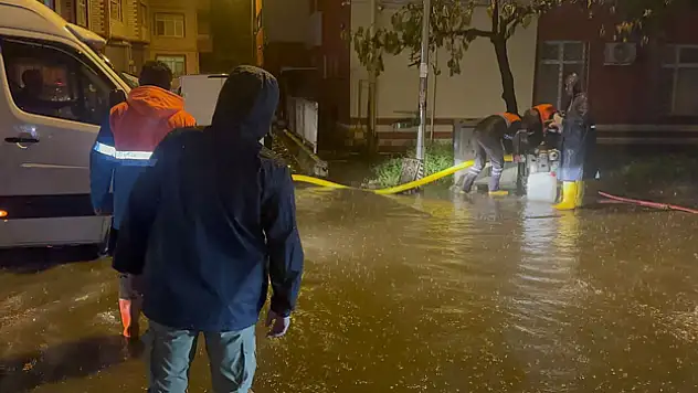 Ordu'da sel: Cadde ve sokaklar göle döndü