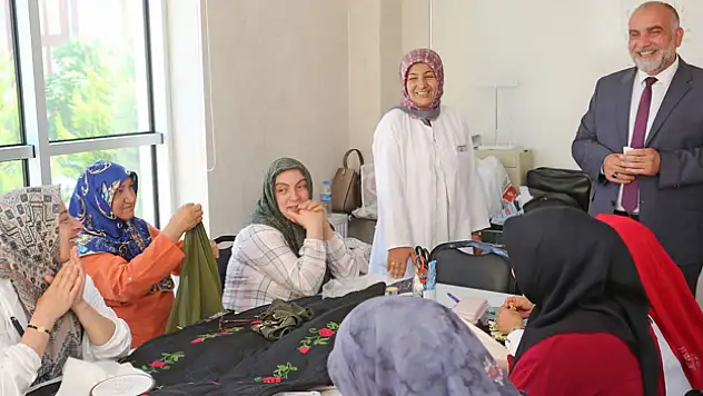 Başkan Sandıkçı: 'Mesleki eğitimlerle yüzlerce hanım kardeşimizi meslek sahibi yaptık'