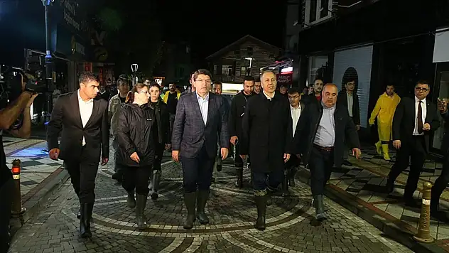 Bakanlar Tunç ve Yerlikaya, selden etkilenen Bartın'da incelemelerde bulundu