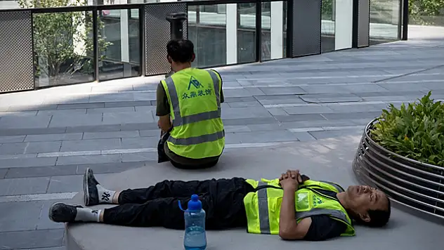 Çin aşırı sıcaklar nedeniyle açık alanda çalışmayı yasakladı