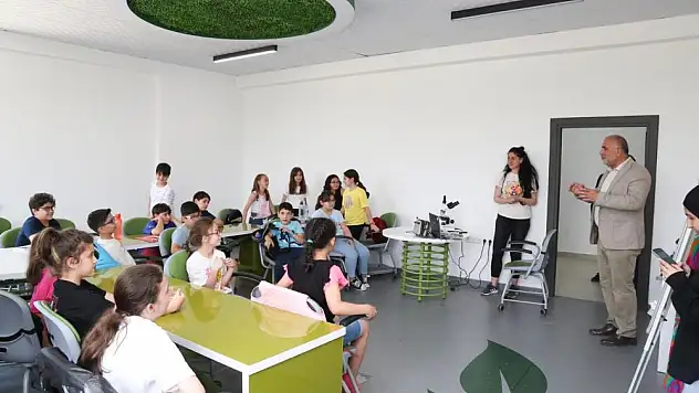 Sandıkçı: 'Geleceğin bilim insanlarını yetiştiriyoruz'