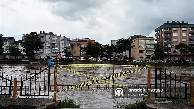 SAMSUN - Terme Çayı'nın su seviyesi sağanağın ardından yükseldi
