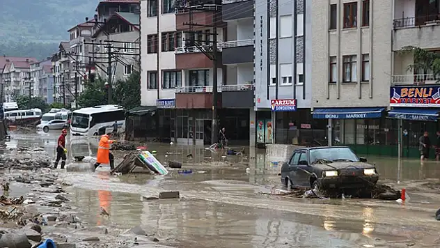 Bakan Kacır, selden etkilenen illerdeki KOBİ'lere 'Acil Destek Kredisi' sağlanacağını açıkladı
