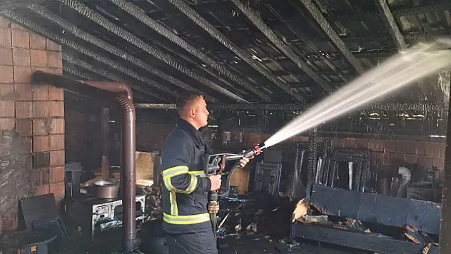 Samsun'da binanın çatı katında çıkan yangın sonucu hasar oluştu