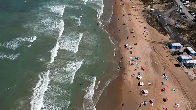 El Nino sıcakları etkisini göstermeye başladı, vatandaşlar halk plajına koştu
