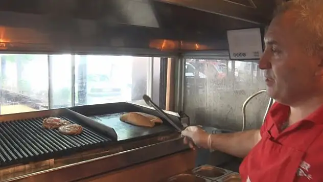 AB üyelik sürecinde kokorece gelecek yasağa esnaftan çözüm: 'Adını değiştirir, kokoreci yine yeriz'