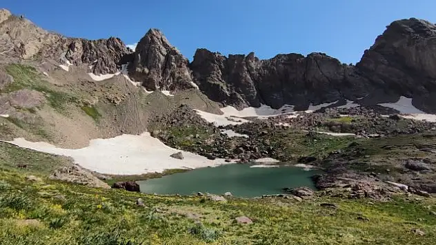 Terörden temizlenen Cilo Dağları ve Sat Buzul Gölleri doğal güzellikleri ile hayran bırakıyor