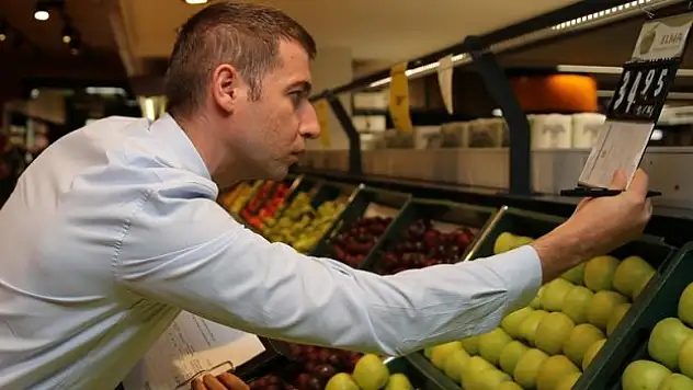 Ticaret Bakanlığının marketlerdeki fiyat ve etiket denetimlerini AA görüntüledi