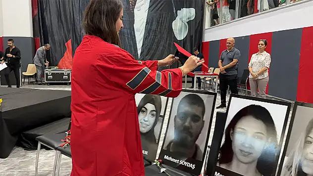 Hüzünlü mezuniyet: Depremde ölen 45'i öğrenci 49 kişi anıldı